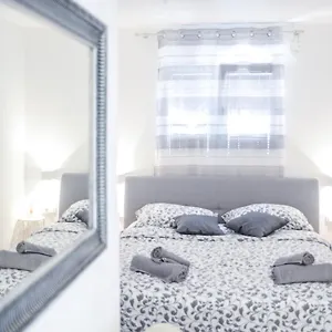  Apartman Modern Getaway For Two